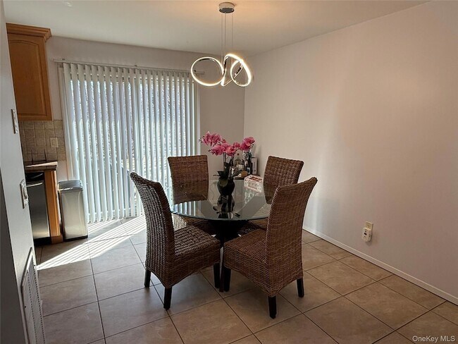 Building Photo - 12 Paine Commons