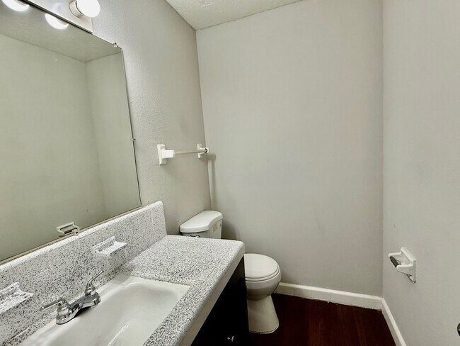 Building Photo - 936 Heights Blvd