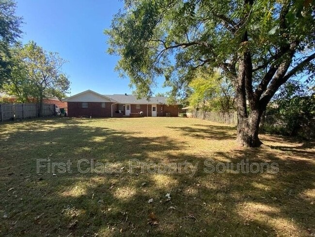 Building Photo - 6300 N Wildewood Dr