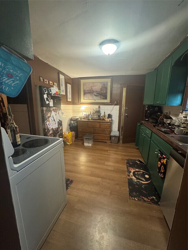 Building Photo - 60 Ely St