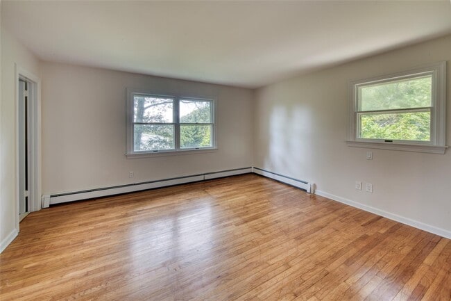 Building Photo - 400 Little Peconic Bay Rd