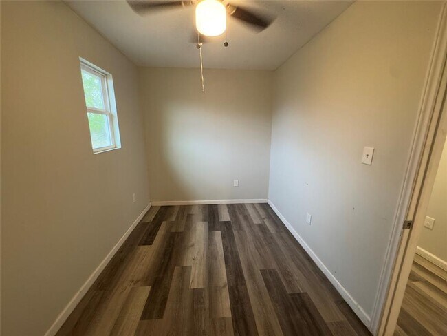 Building Photo - 100 Simmons Family Farm Rd