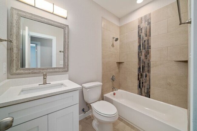 Building Photo - BEAUTIFUL TOWNHOME FOR RENT IN RICHLAND HI...