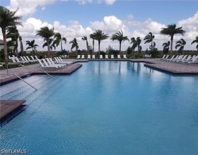 Building Photo - 5198 Vizcaya St