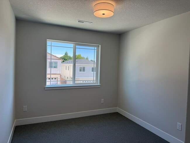Building Photo - 9702 NE 29th Ave