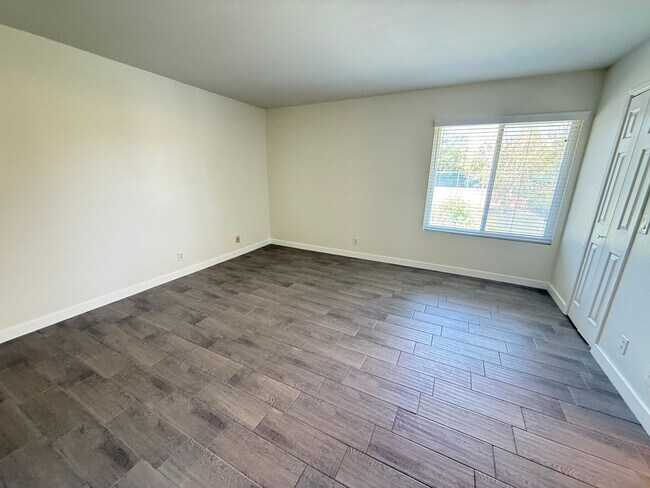 Building Photo - Charming 2 Bedroom Condo for Rent in Newhall!