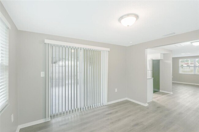 Building Photo - 5135 Kiwi Dr