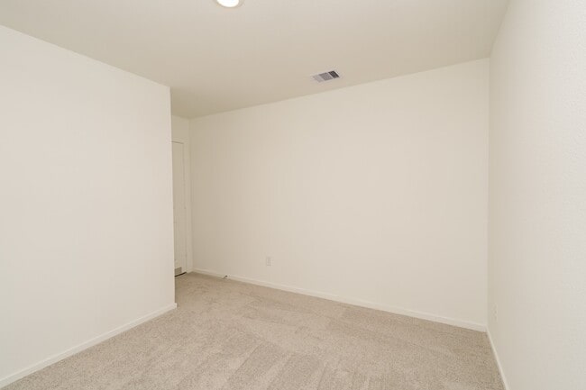 Building Photo - 7907 Meadow Cranesbill Dr