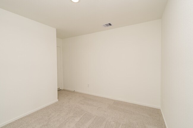 Building Photo - 7907 Meadow Cranesbill Ln