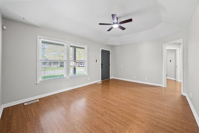 Building Photo - 3 Bedroom 1 1/2 Bath Renovated Home For Rent!