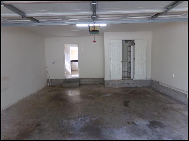 Building Photo - 303 Hidden Meadows Dr