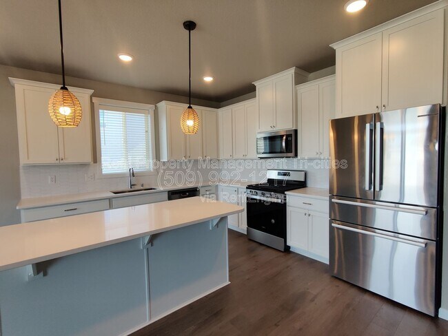 Building Photo - 8304 Gardner St