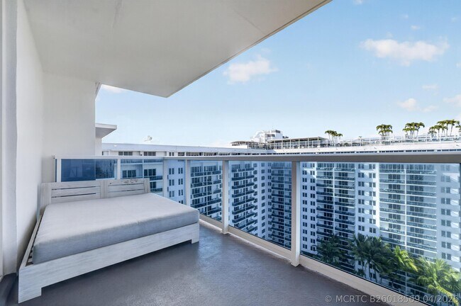 Building Photo - 2301 Collins Ave