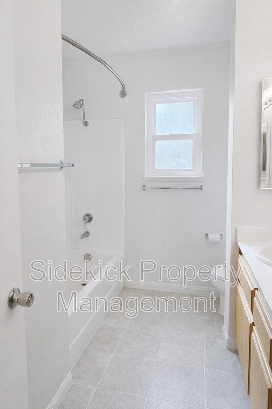 Building Photo - 15775 Cheyenne St