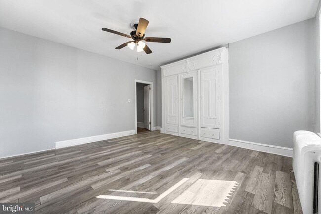 Building Photo - 246 W Abbottsford Ave