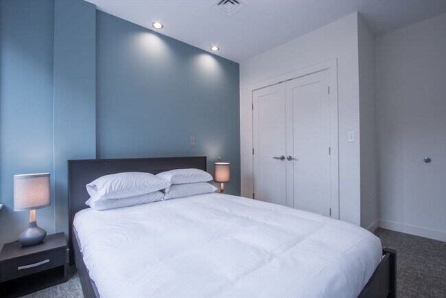 Building Photo - 900 Beacon St