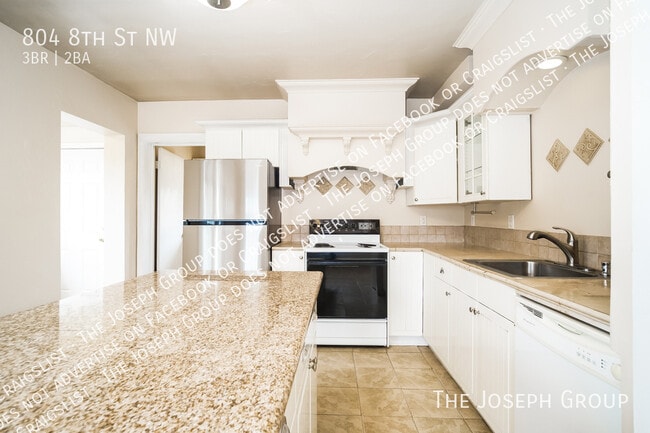 Building Photo - 804 8th St NW