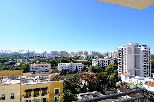 Building Photo - 888 Douglas Rd