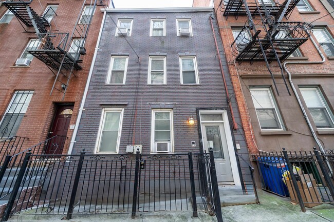 Building Photo - 162 Steuben St