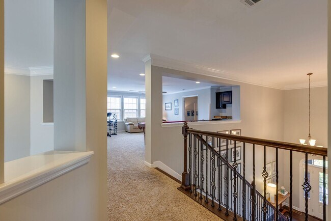Building Photo - 5 Bedroom Home with Theater Room & 3-Car Garage in Franklin
