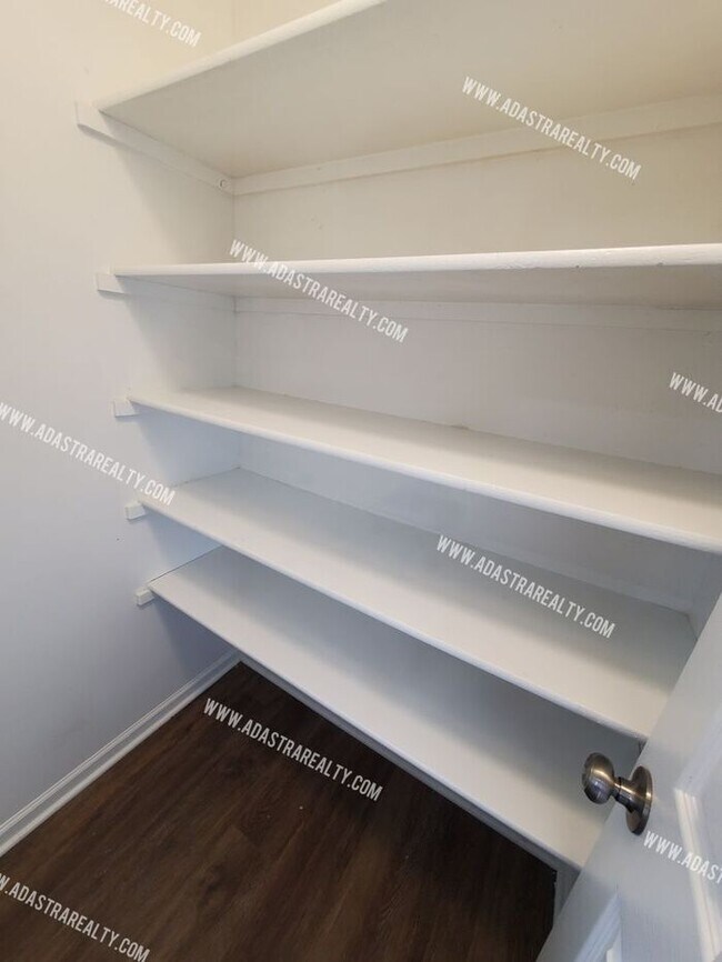 Building Photo - Gorgeous Modern Shawnee Townhome!! So much...