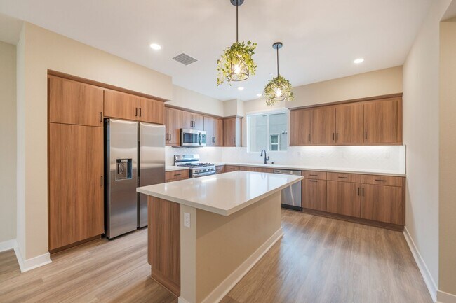 Building Photo - Newer townhome rental located in the gated One Seven Eight community!