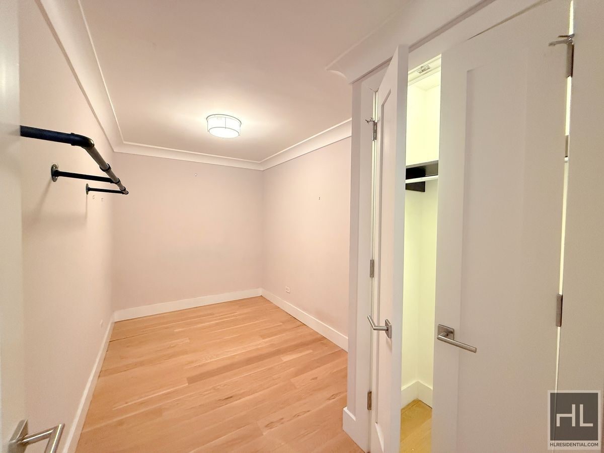 Building Photo - 1 bedroom with home office / Washer and dryer / WEST 93 STREET