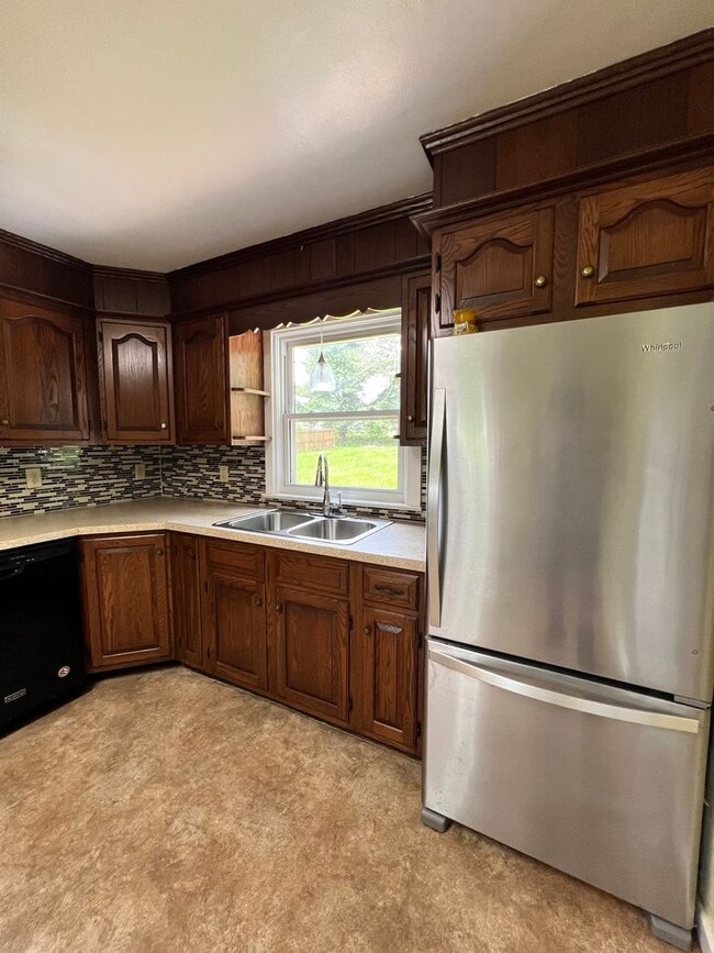 Building Photo - 3 Bedroom, 1 Bath Rancher Available for Rent!