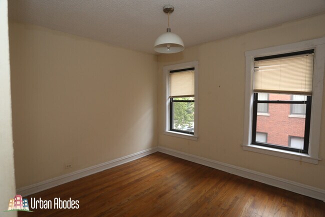 Building Photo - 3517 N Racine Ave