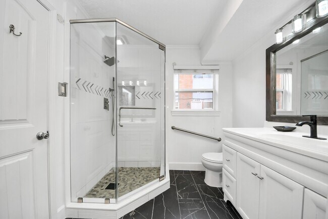 Building Photo - 5542 Holly St