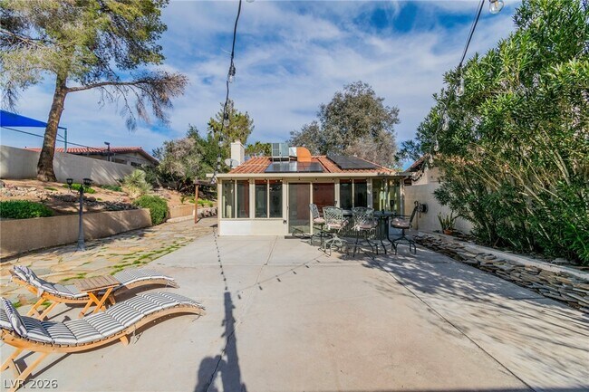 Building Photo - 2457 Swan Ln