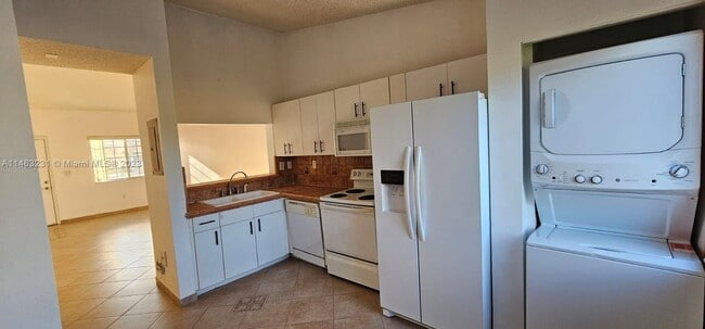 Building Photo - 6725 SW 130th Pl