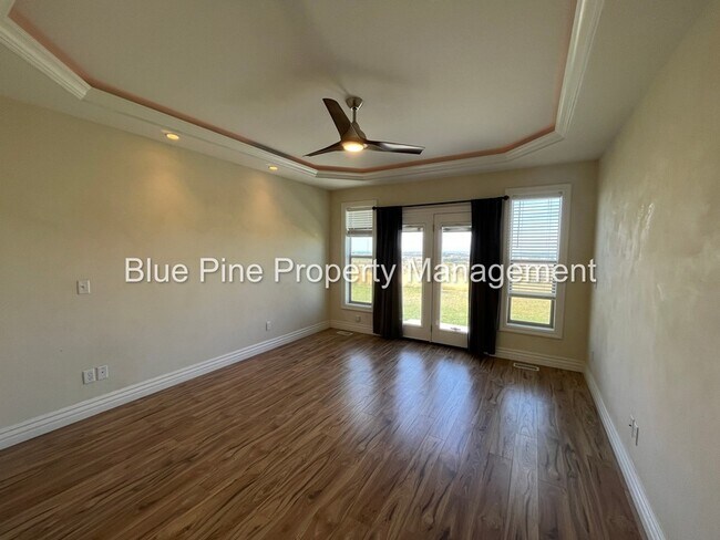 Building Photo - 8426 S Black Hawk Dr