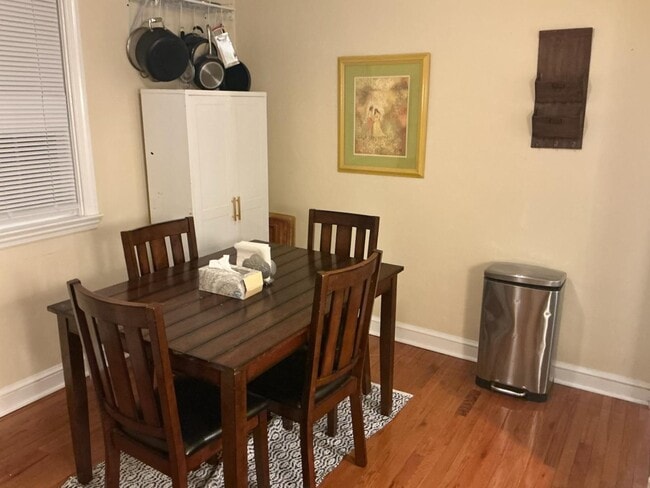 Building Photo - 5561 Ashbourne Rd