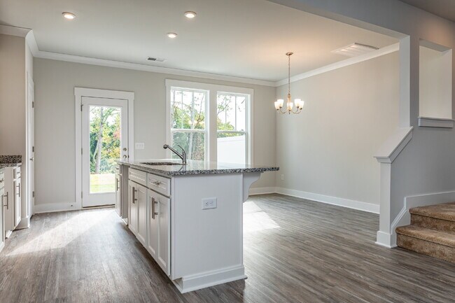 Building Photo - Elegant 3 Bedroom 2.5 Bathroom Townhome Near Downtown Greenville $1,850/mo rent