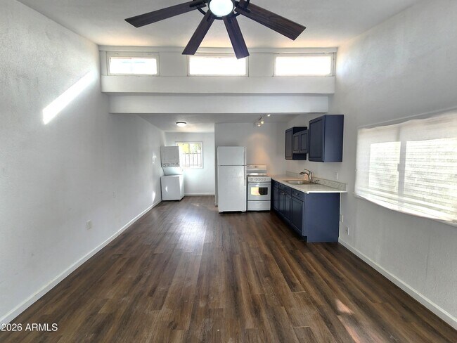 Building Photo - 1618 W Gardenia Dr