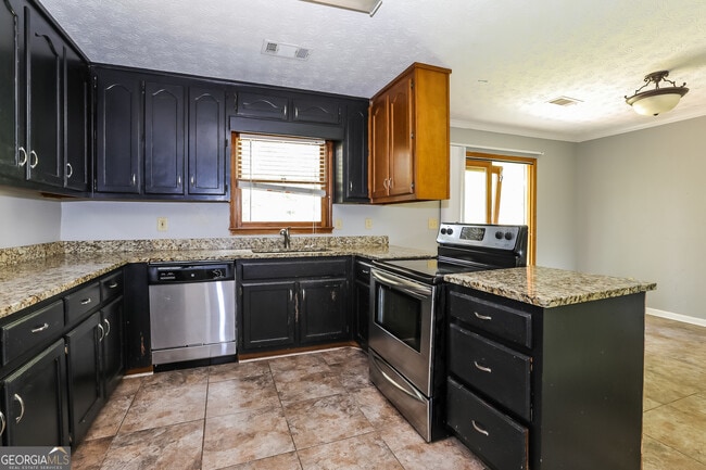 Building Photo - 4985 Diggers Way