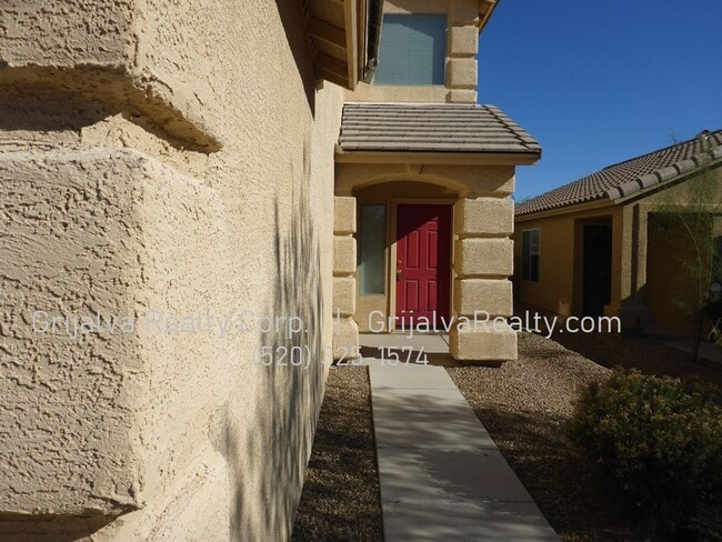 Building Photo - 4 Bedroom, 2 Bath Two-Story Home in Los Ar...