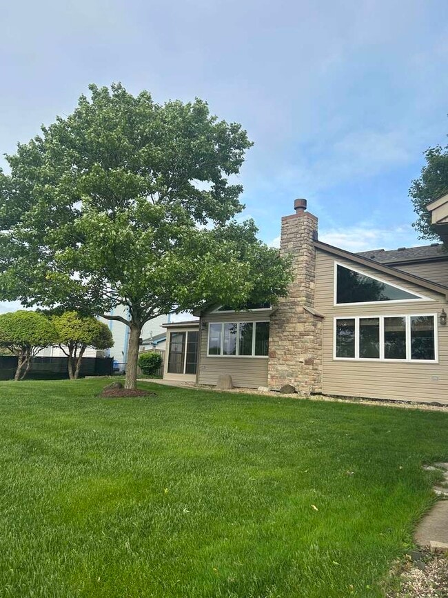Building Photo - 527 Springwood Ln