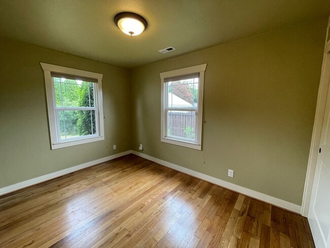 Building Photo - Beautiful 2 Bedroom Home on Spacious Corner Lot