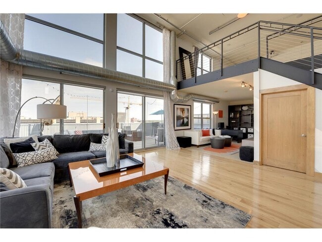 Building Photo - 521 S 7th St