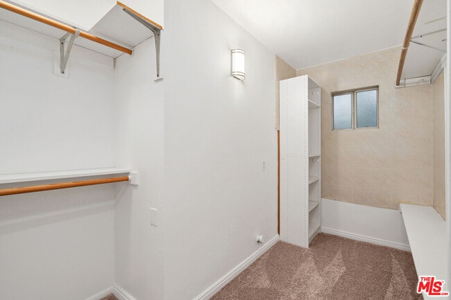 Building Photo - 5630 Radford Ave