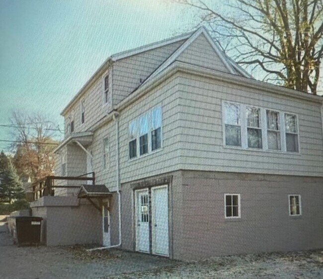 Building Photo - 1101 Pekin Ave