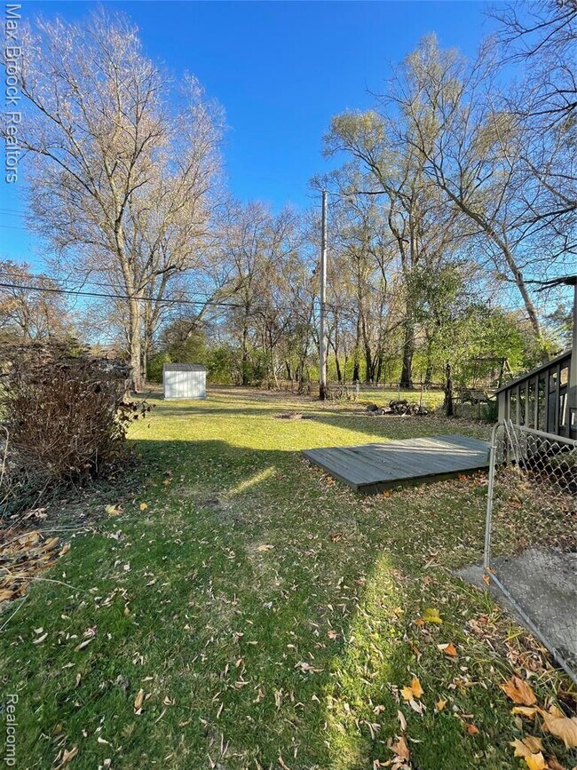 Building Photo - 808 Laprairie St