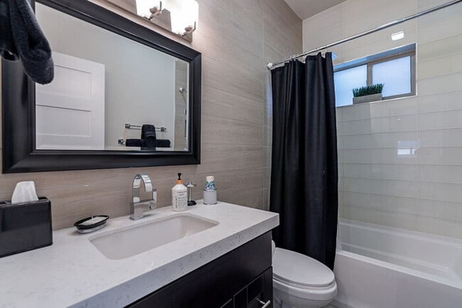 Building Photo - PHX Retreat  2 Bedroom 2 Bath Home in Hist...