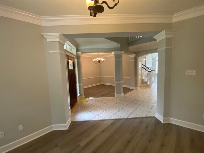 Building Photo - 1803 Red Bud Ln