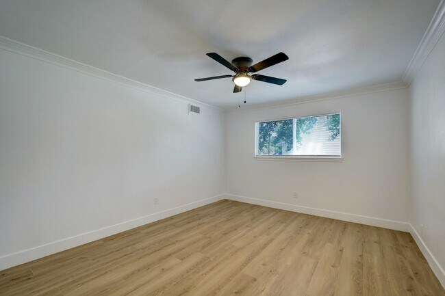 Building Photo - 5714 Spanish Oak Dr