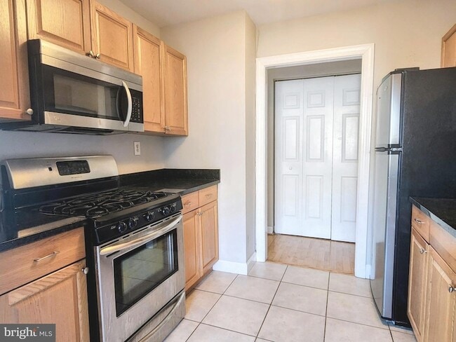 Building Photo - 5565 Columbia Pike