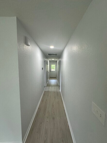 Building Photo - 133 Huisache St