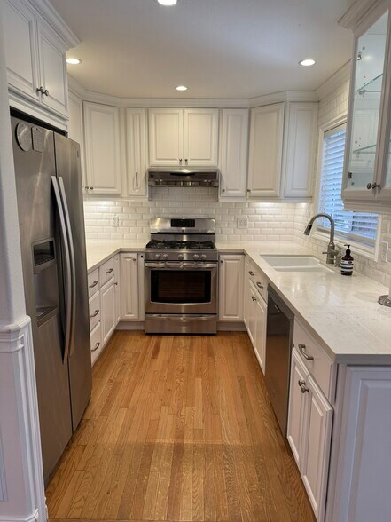 Building Photo - 304 Portland Cir